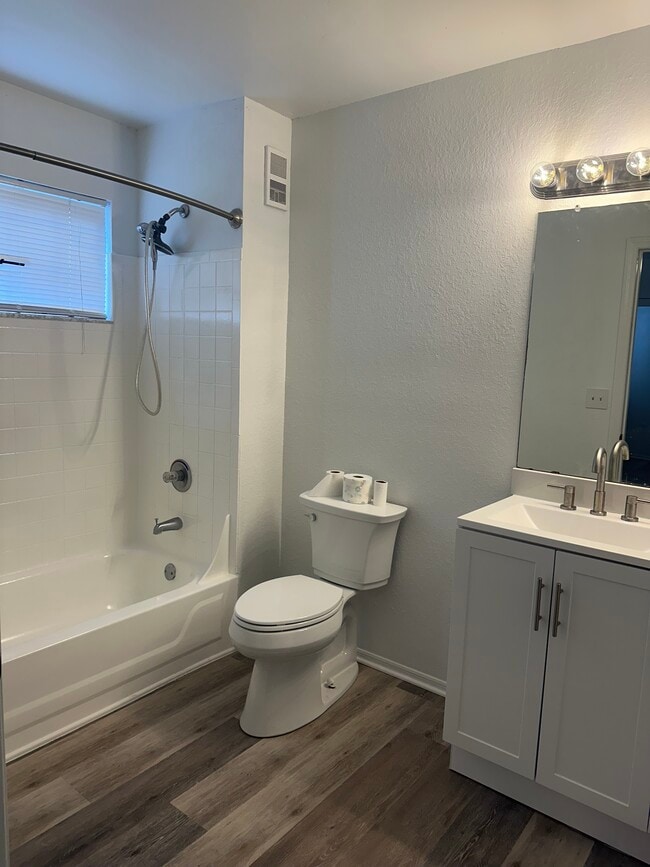 Building Photo - 3705 SW 27th St