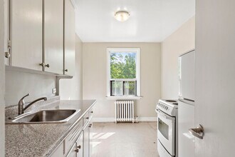 Building Photo - 19-23 Engelhart Cres,64-68 Harris Park Dr