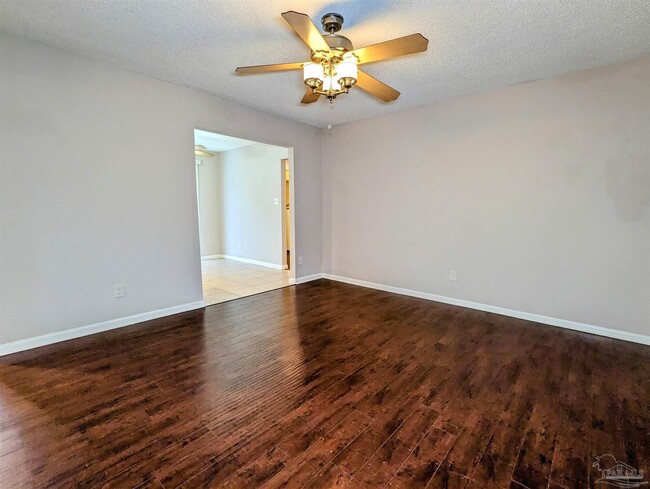Foto del edificio - 6302 Keating Rd