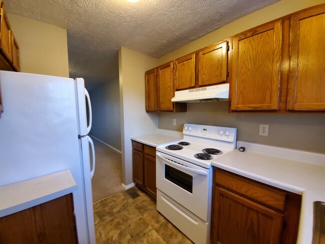 Foto del edificio - 4 bedroom, 2 bathroom duplex.