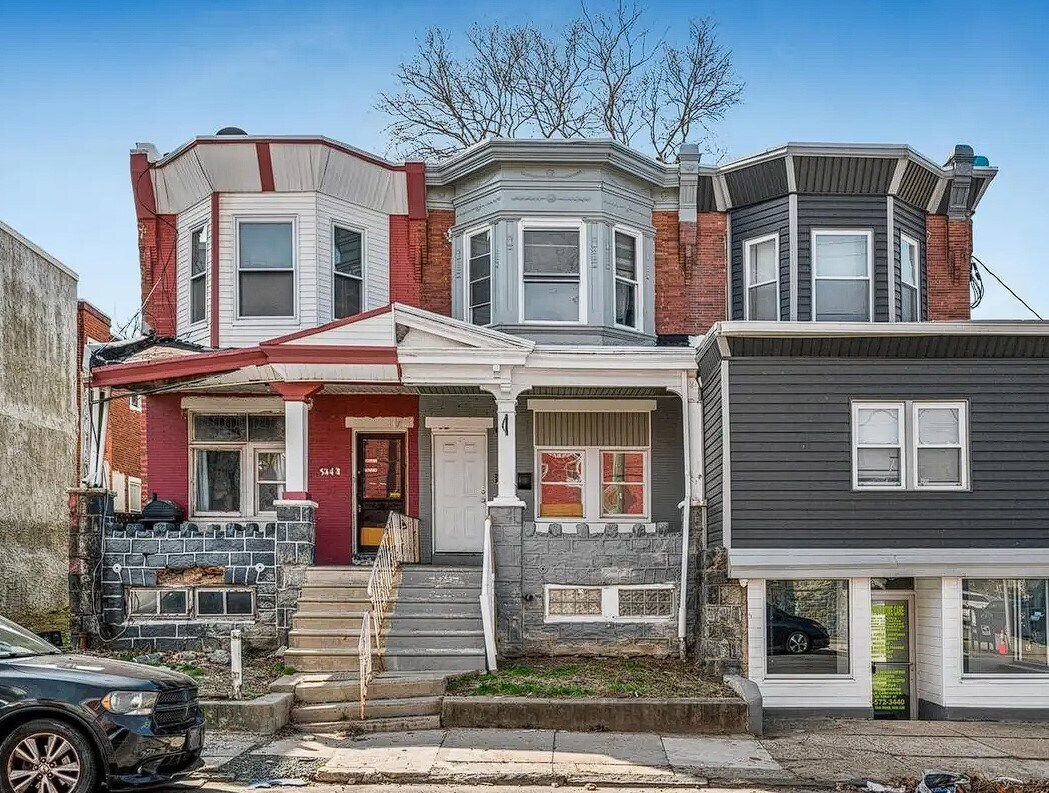 Primary Photo - 5450 Media St