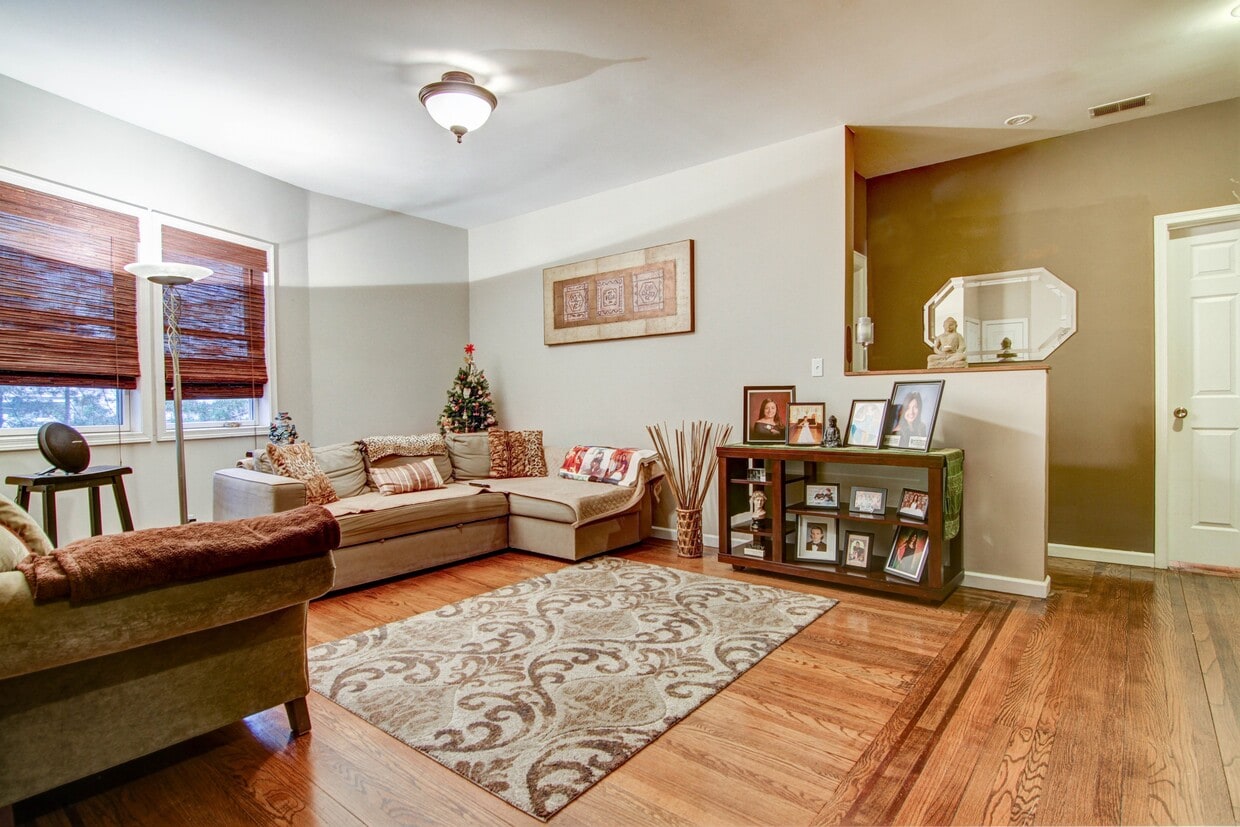 Primary Photo - 326 Hackensack St
