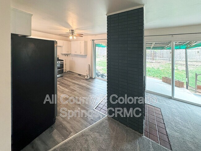 Building Photo - 705 Rosemont Dr