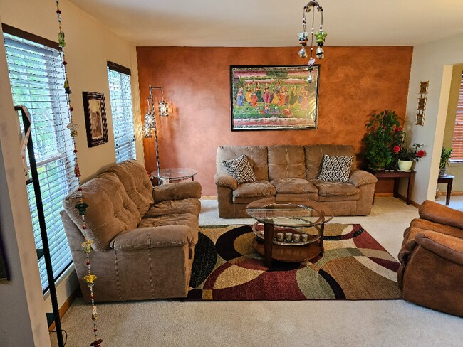 Building Photo - 794 Meadowridge Dr