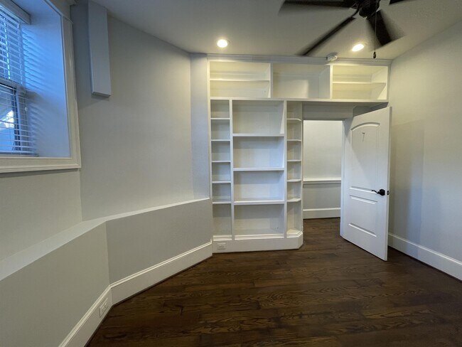 Building Photo - 1611 1st St NW