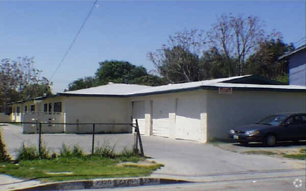 Primary Photo - 2325 Continental Ave