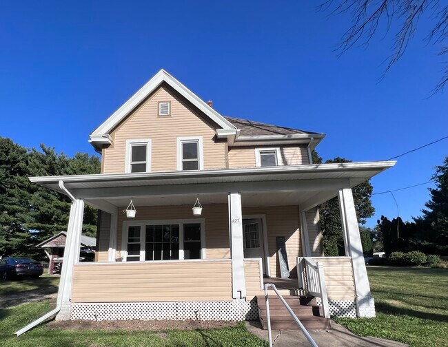 Building Photo - 427 S 10th St