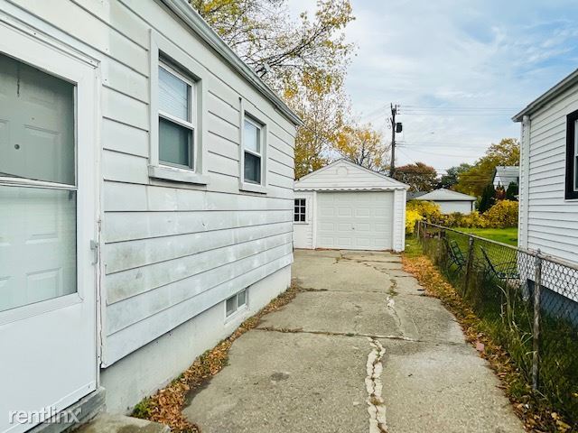 Building Photo - 3 br, 1 bath House - 24948 Hayes Ave