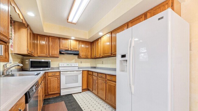 Foto del edificio - 21923 Fleming Ave