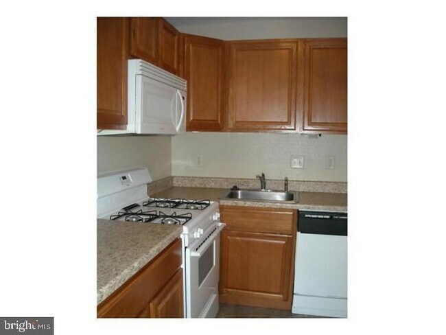 Building Photo - 1605 Meadowview Ln
