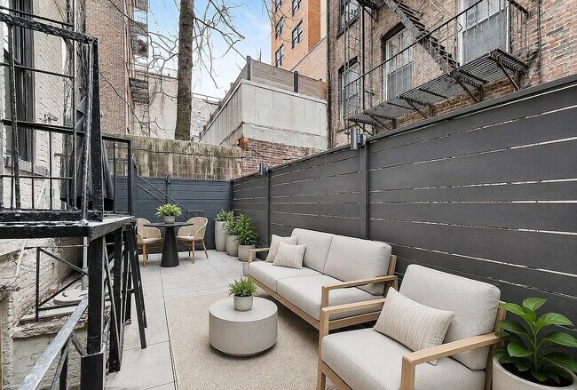 Building Photo - 223 Mott St