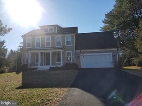 Building Photo - 10510 Woodland Dr