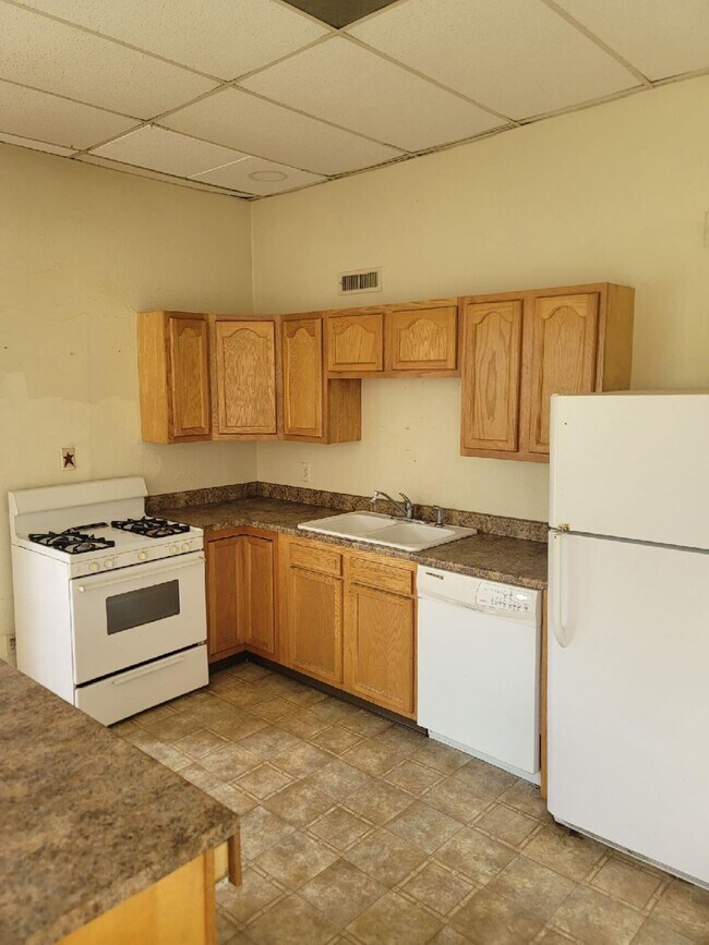 Building Photo - Edgewood Townhomes