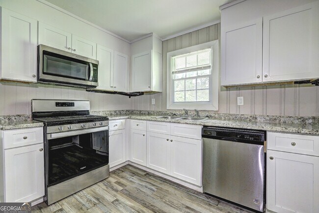 Foto del edificio - 2069 Hillcrest Dr