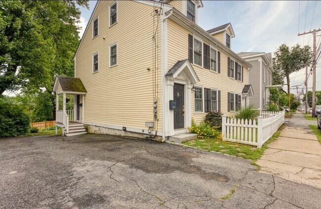 Off street parking and private entrance - 87 1/2 Market St