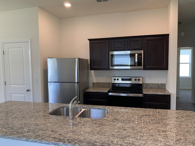 Foto del edificio - 3074 Neverland Dr