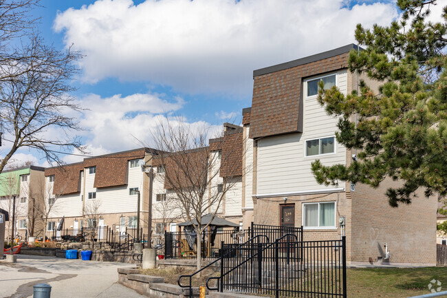 Building Photo - Finch Birchmount