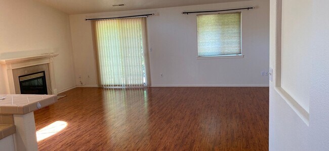 Foto del edificio - Unique 4 Bedroom Home- Minutes to Vancouve...