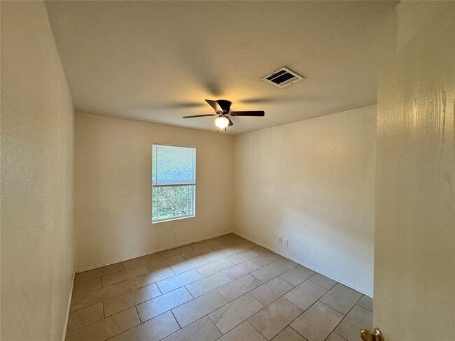 Building Photo - 304 Golden Gate Dr