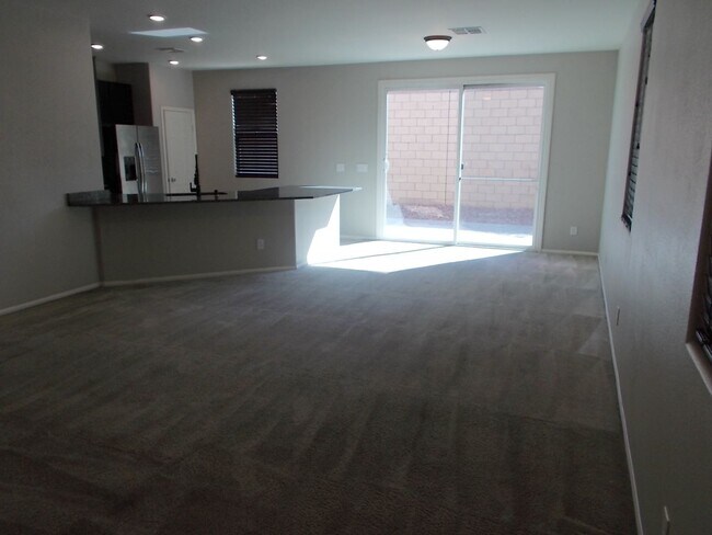 Foto del edificio - 6178 Empress Woods Ct
