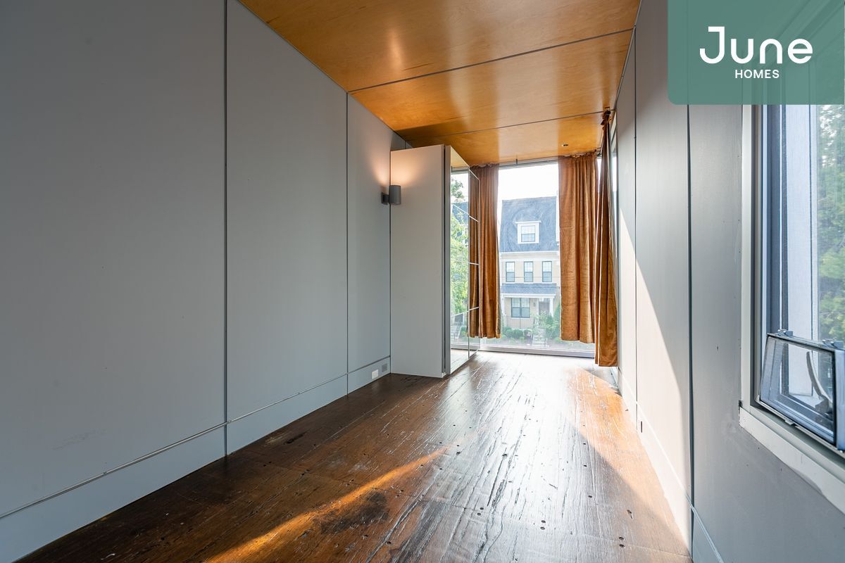 Primary Photo - Full room in 6-bed/6.0-bath Home