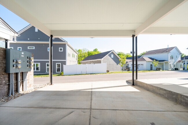 Building Photo - 305 Moira Cir