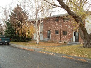 Building Photo - 417 S Fee St