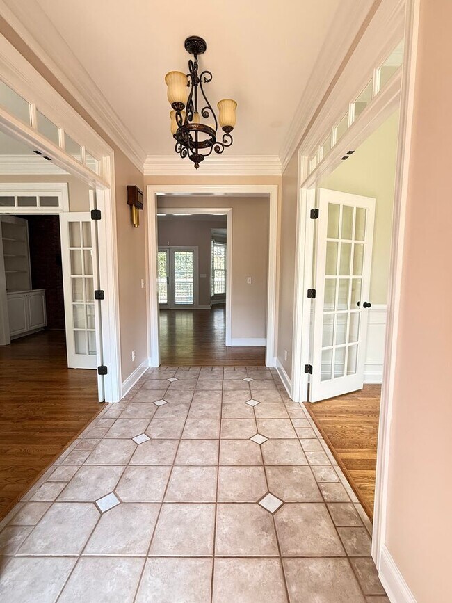 Foto del edificio - This beautiful brick home is located in Villa Rica and includes 6 bedrooms and 4.5 bath!