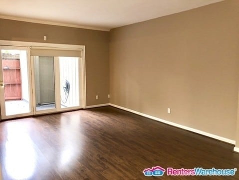 Building Photo - Gorgeous 4/3 London Townhomes community