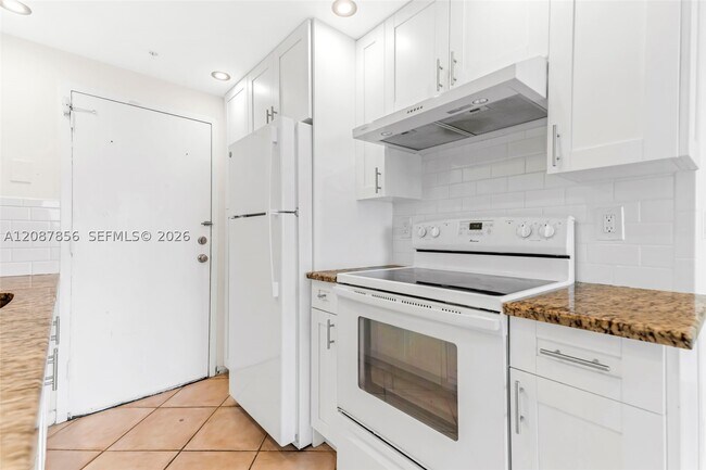 Foto del edificio - 2350 NE 135th St