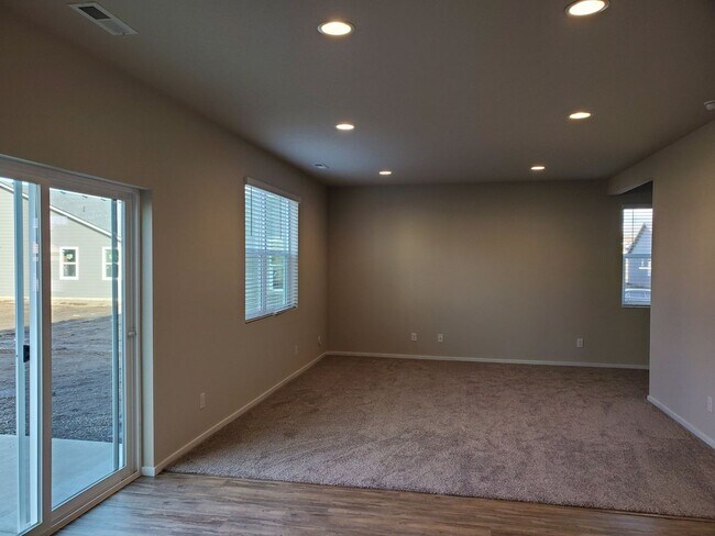 Foto del edificio - Beautiful 4 Bedroom Home In Cheney Coming Soon!