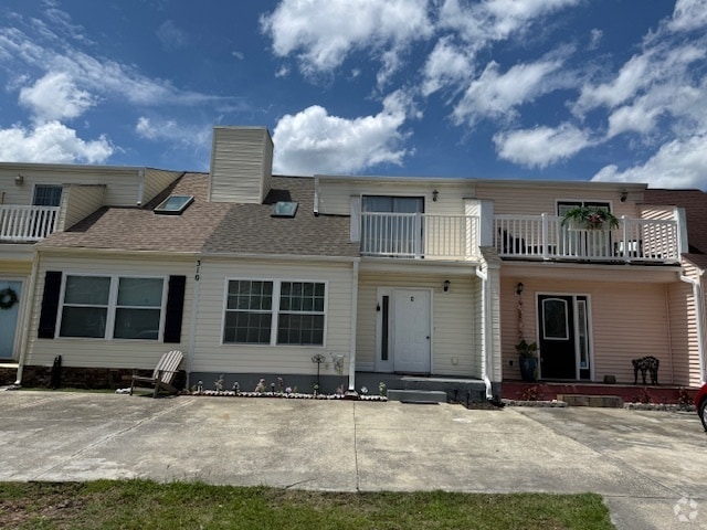 Building Photo - 310 Lakeside Dr