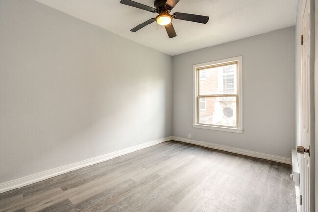 Building Photo - 2840 S Moreland Blvd