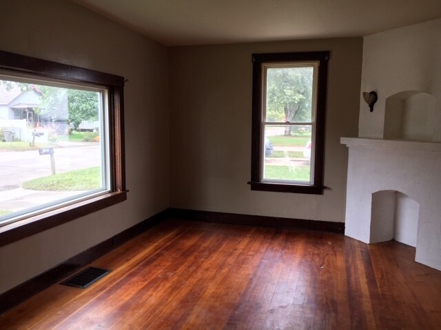 Building Photo - 235 N Boggs Ave