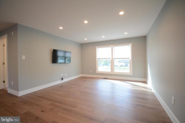 Foto del edificio - 241 E Rosedale Ave