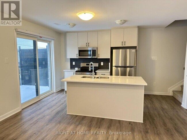 Photo du bâtiment - 1221 Creekway Private