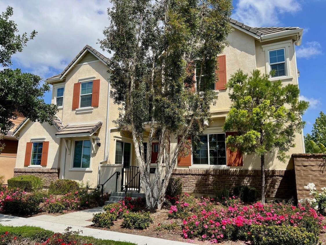 Primary Photo - Beautiful 4 bedroom, 3.5 bath in lovely Se...
