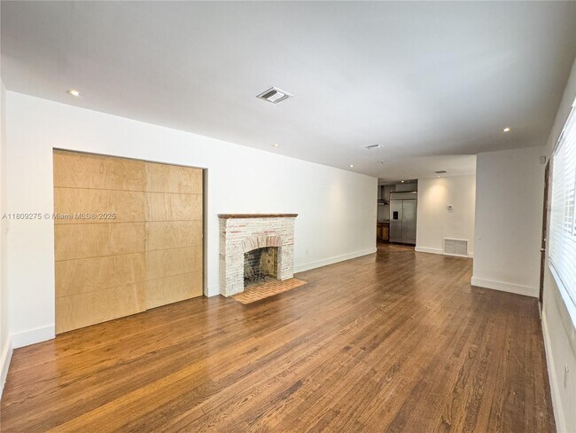 Foto del edificio - 400 NE 86th St