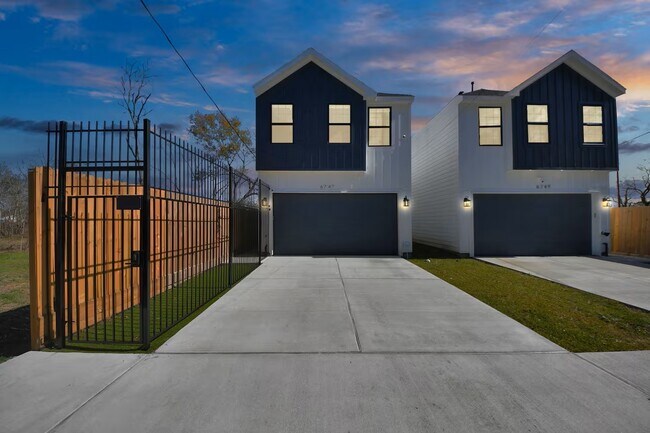 Foto del edificio - 6747 Peerless St