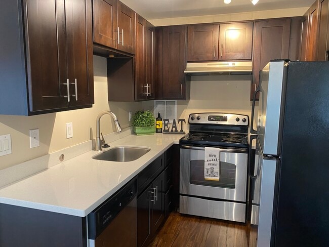 Building Photo - 301 E Roy St