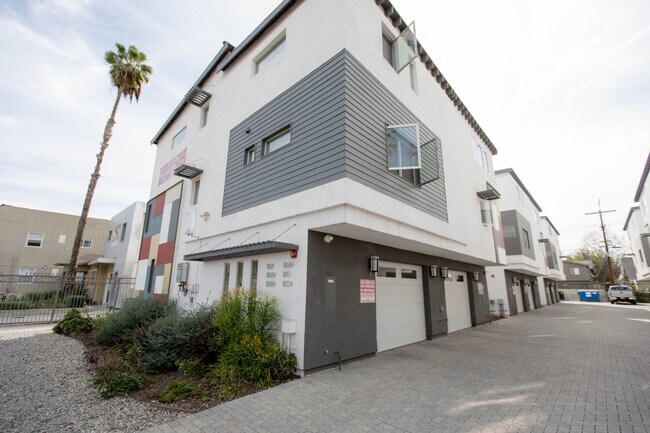 Foto del edificio - F78--1168 W. 36th Place