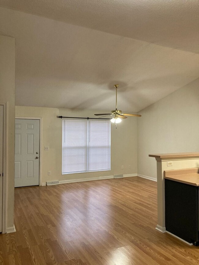 Building Photo - 1209 Williamsburg Dr
