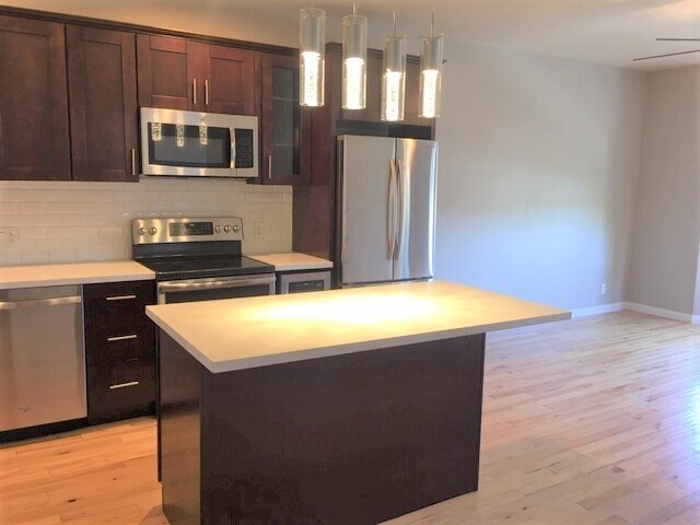 Foto del edificio - COMING SOON! Light & Bright 1 Bedroom/1 Ba...