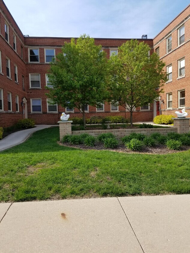 7829 W Becher St Unit 11, West Allis, WI 53219 Apartments in West