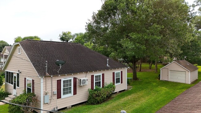 Building Photo - 3903 Lavender St