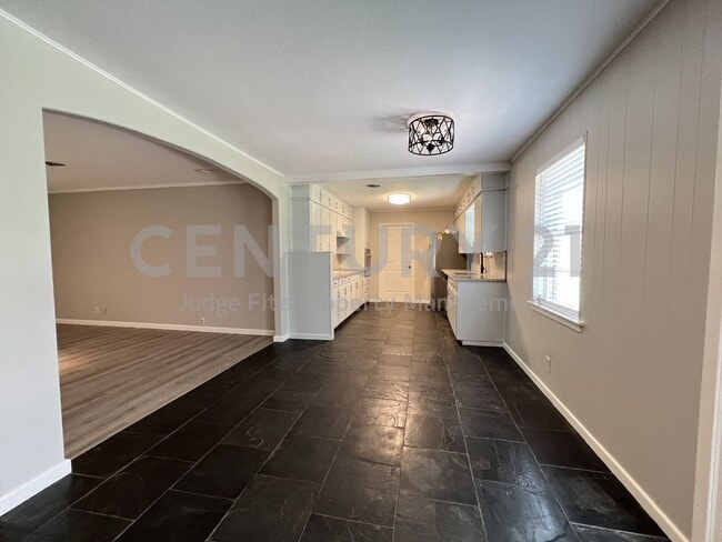 Building Photo - Beautifully Refreshed 3/2/2 in Fort Worth ...