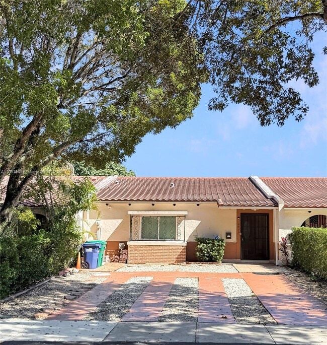 Building Photo - 6936 Holly Rd