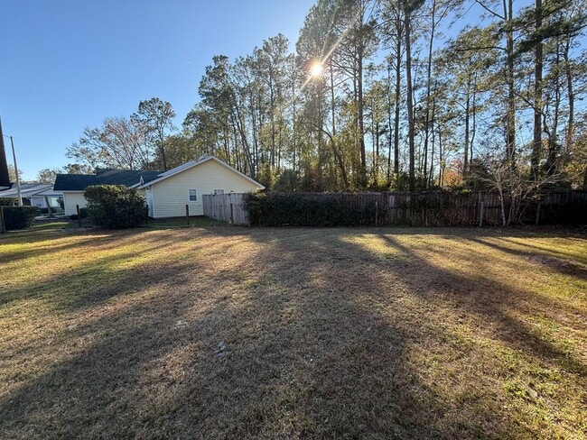 Building Photo - 3 Bed 2 Bath Home in Edgewood!