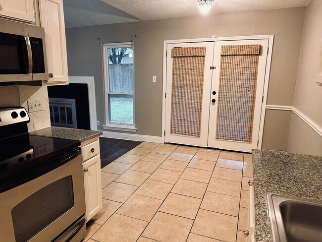 Breakfast nook - 1502 Legget St