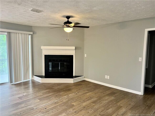 Foto del edificio - 6800 Willowbrook Dr